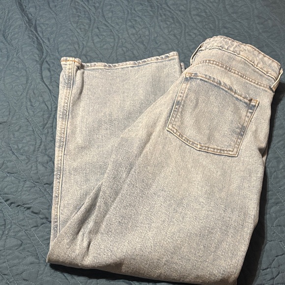 Old Navy Light Wash Women's Flare Jeans - Picture 4 of 4